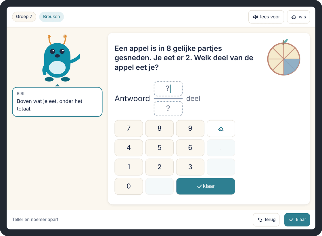 Tabletscherm met de opgave: een appel is in 8 gelijke partjes gesneden, je eet er 2, welk deel van de appel eet je? Naast de opgave staat RiRi met een tip, eronder twee lege vakjes voor de breuk en een cijfertoetsenbord.
